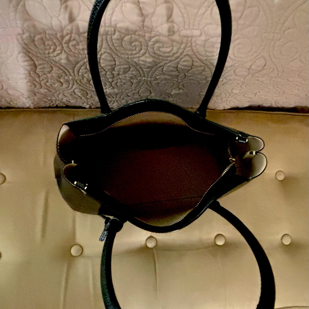 Kate Spade large black leather zippered tote bag, Inside pocket and zipper